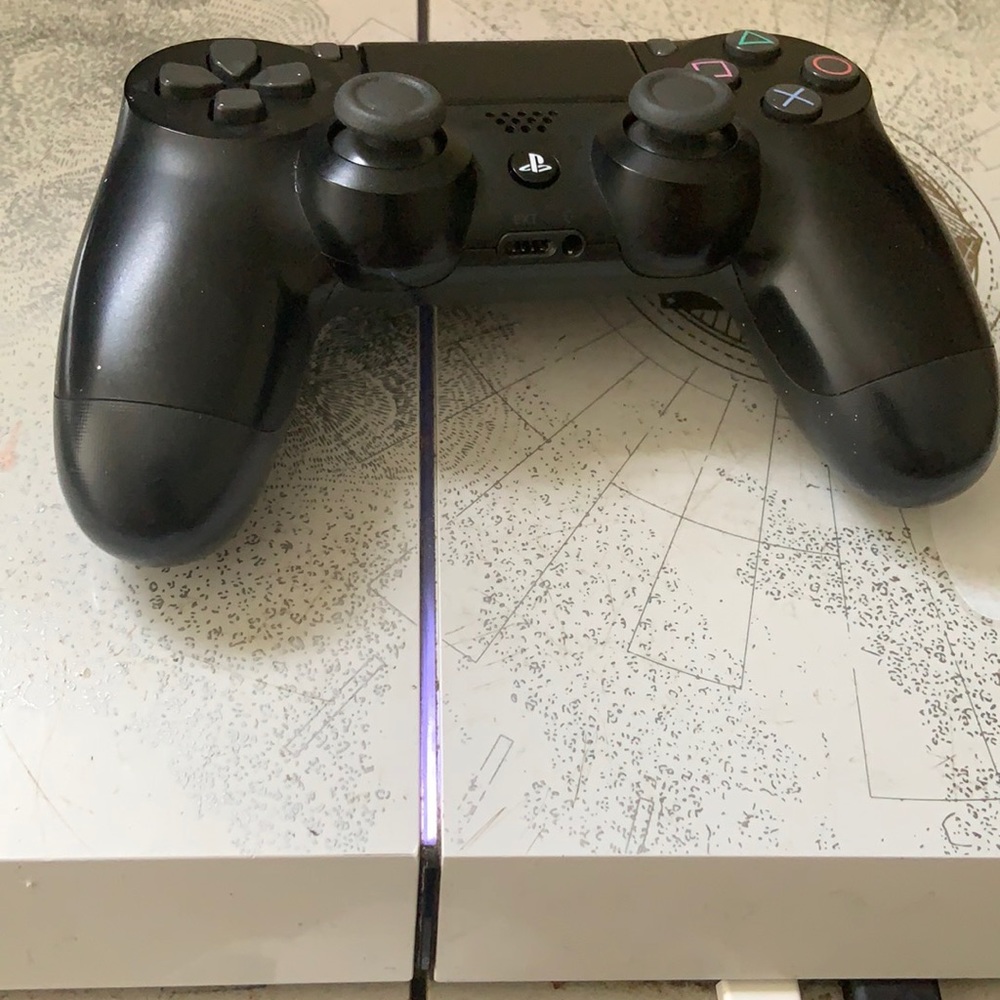 I’m selling a custom ps4 destiny design